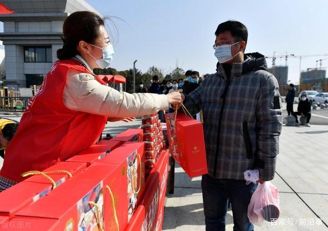 有城市将发春节留岗红包每天100元，你如何看待在这一政策？