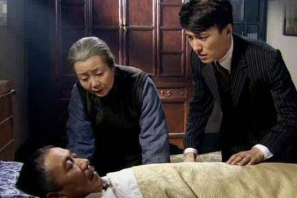 李幼斌靳东什么关系？