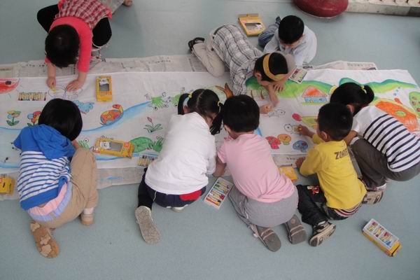 因不睡午觉，2岁男童两分钟遭老师掌掴8次，该名老师是否该被严惩？