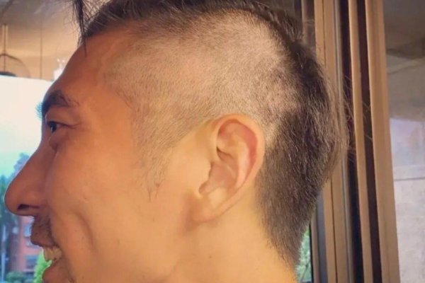 贾静雯失手将老公的头发剃秃了，发型对于一个人的颜值有多重要？