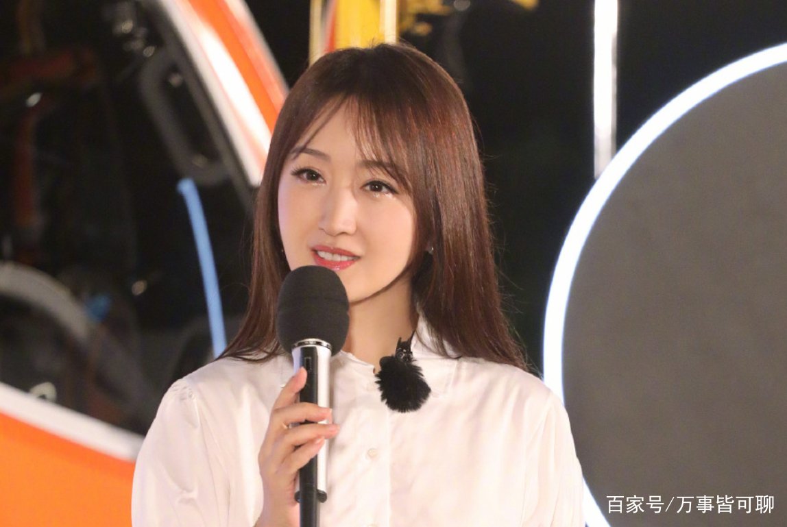 杨钰莹在乐坛有着怎样的地位，为何网友都称她为岗岗姐？