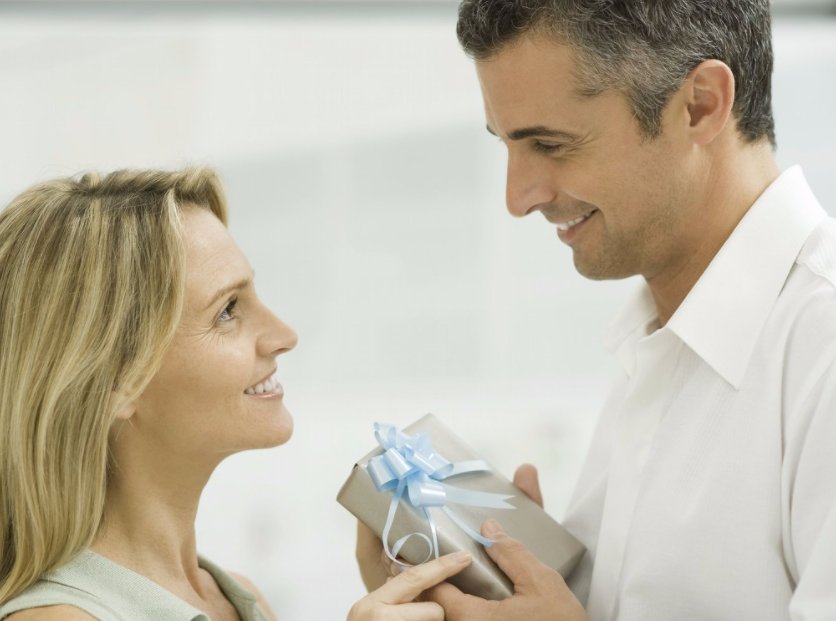 只是嘴上说爱你，却在玩弄你感情的男人，从不会给你哪些东西？