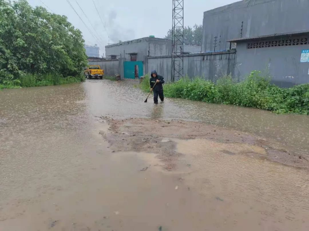 郑州卫辉一大爷哽咽说自己家没了，这场灾难给民众带来了什么？