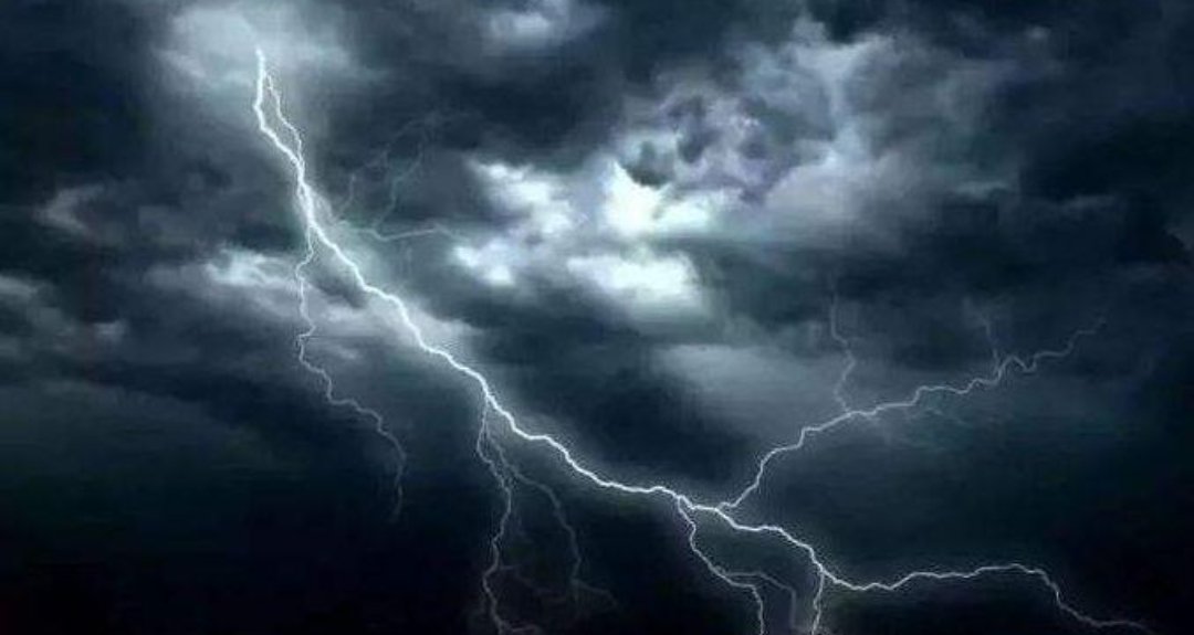 海南突发雷雨，三十多头牛被雷电击中瞬间毙命，给农户造成了多大的损失？