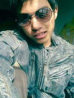 在网上骂韩国人的戴墨镜的人是谁