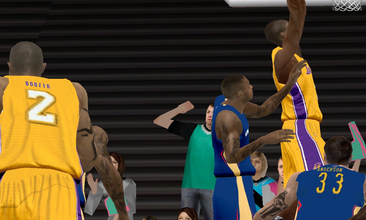 在NBA2K14手机版篮球游戏怎么才可以，空中接力