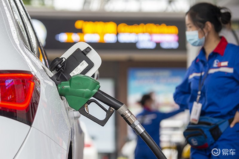 国内油价将于3月31日24时起调整 预计下调0.36元/升