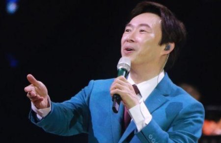 人世间留下最美的都是一种难忘，小哥费玉清便是这样，唱歌时为何总爱仰视？