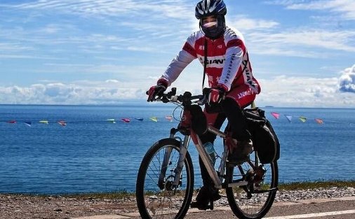 描写骑自行车的动作片段