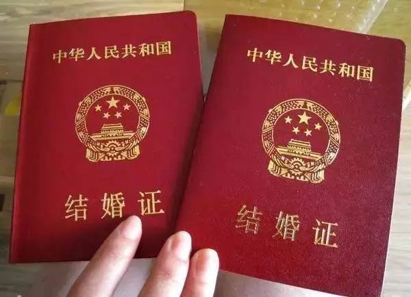 领结婚证发现工作人员竟然是自己的妈妈，这是一种什么感受？