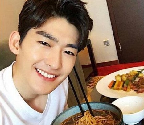 “张翰吃牛肉面”上热搜，这究竟是个什么梗？