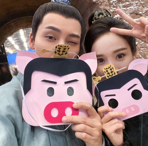 杨幂送陈伟霆“方猪”面具的用意是什么？