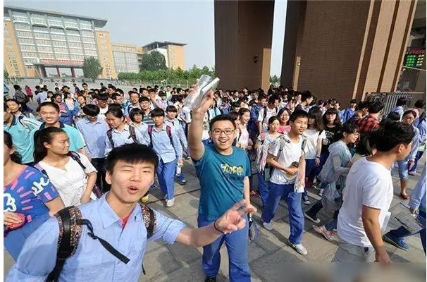 2023年高考批次线什么时候公布