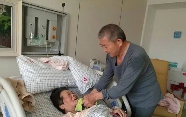 山东一7旬夫妻为3岁女儿庆生，为什么会有这么小的女儿？