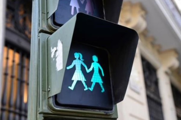 开绿灯的造句有哪些？