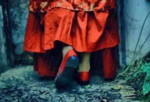 《红嫁衣》作者因为什么死？