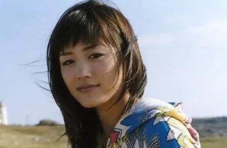 日本演员绫濑遥出演过很多优秀的影视剧与影片，她在日本娱乐圈的地位如何？