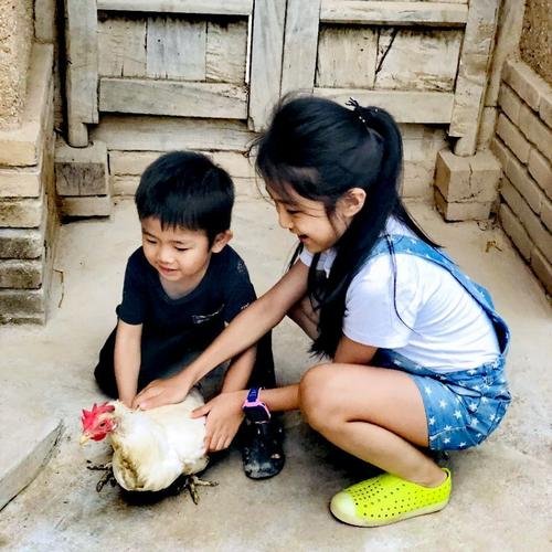 山西一女子婚后回门被弟弟一把抱起转圈圈,这样的亲情你羡慕了吗?