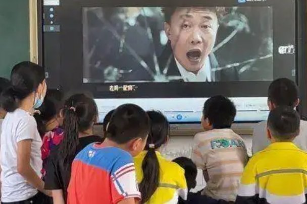 《孤勇者》成医院儿科热门歌曲,这首歌为何会成为儿歌?