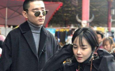 陈小纭和于小彤是怎么认识的？