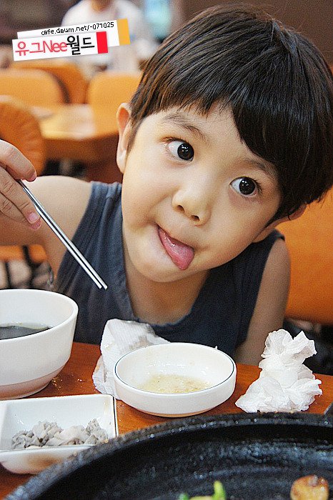 SHINEE HELLO BABY中的佑根小盆友的具体资料~~~~