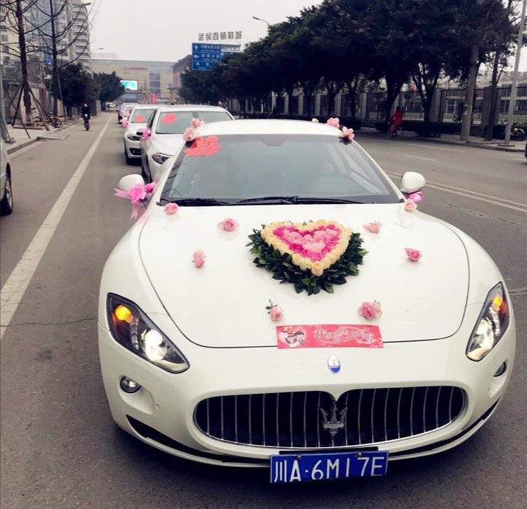 安徽一对新人租百万玛莎拉蒂当婚车，却被烧成空壳，这一损失该由谁来承担？