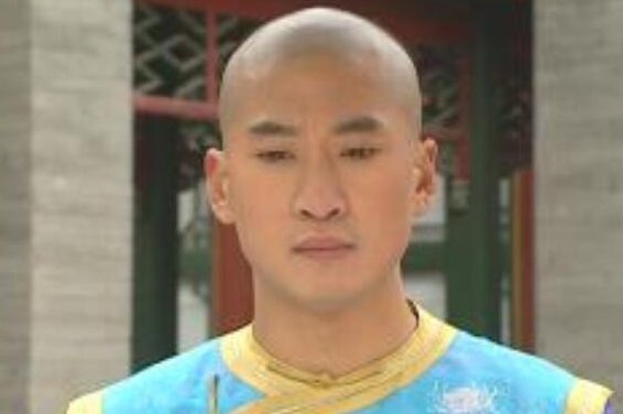 还珠格格里面的福尔康在历史里面是真实存在的吗？他指的是谁？