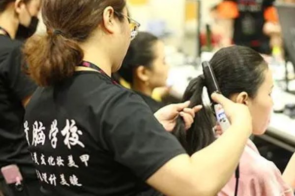 理发学校一般要学多久出师