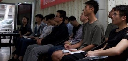 一半以上猝死者为中青年人，中青年人应该如何避免身边不易察觉的危险因素？