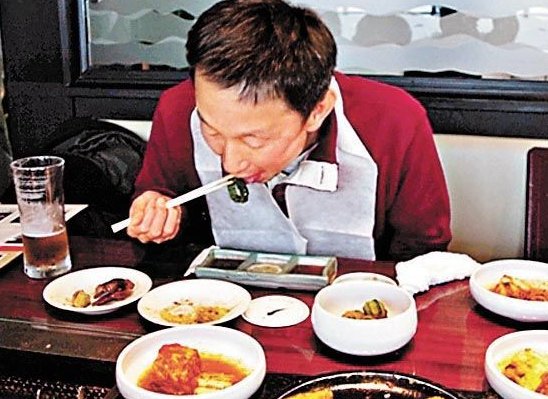 蜡笔小新的作者是怎么去世的？？什么原因