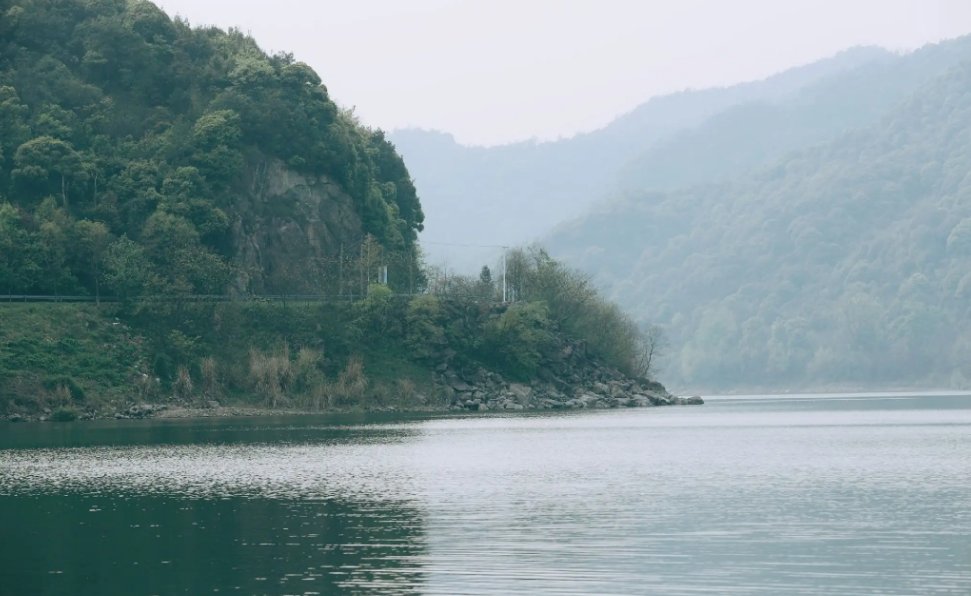 晴明路出山初暖是什么意思