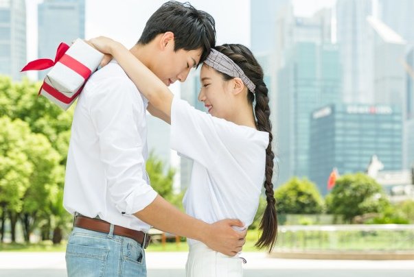 生活中发生哪些事，让你误以为是爱情？