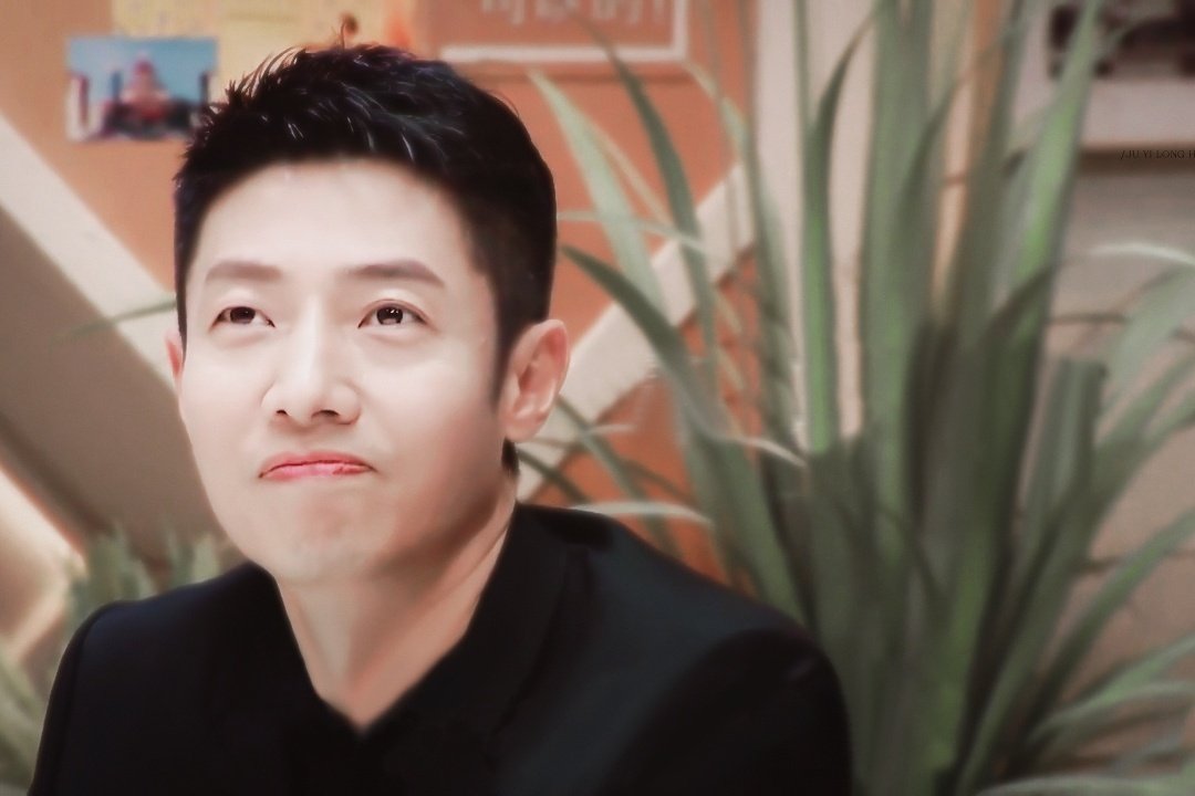 康辉说和21岁最大差别是脸的宽度，他如何评价年轻时的自己？