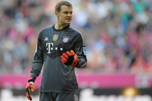 诺伊尔踢过前锋吗