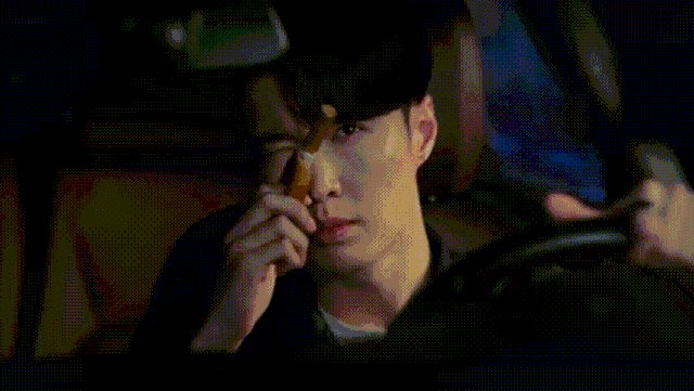 《扫黑风暴》这部热播剧中,徐英子咬桌角是什么意思?