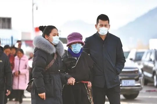 3天累计感染27例，游客讲述经历不敢想象是真的！为何连西藏会都有疫情？