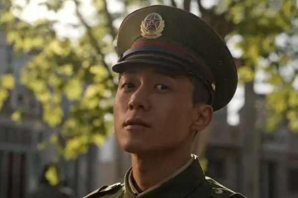 《乔家的儿女》戚成钢怎么退伍的?