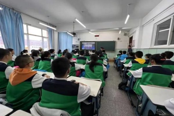 宏伟的意思解释