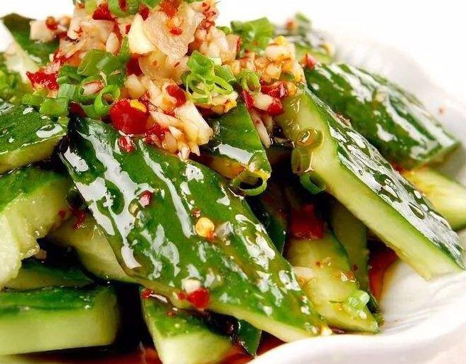 三人黄瓜配花生喝了117瓶啤酒，有钱喝酒没钱点菜？