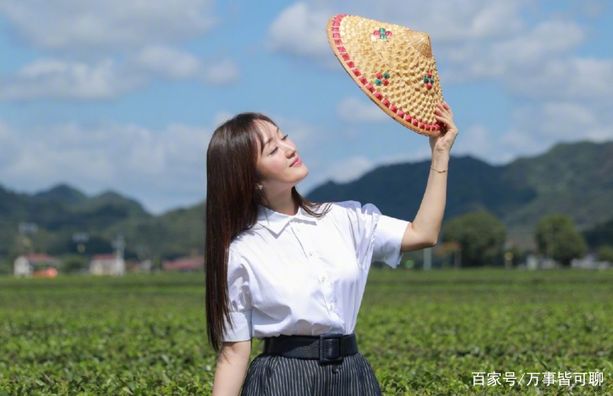 杨钰莹在乐坛有着怎样的地位,为何网友都称她为岗岗姐?