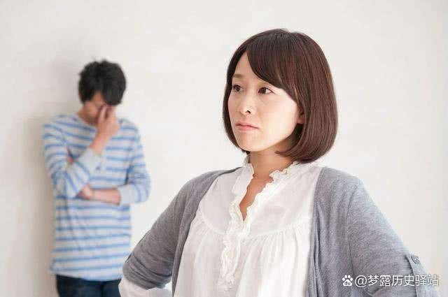 中年女人如果感觉婚姻不幸福，是应该继续坚持还是果断放弃呢？为什么？