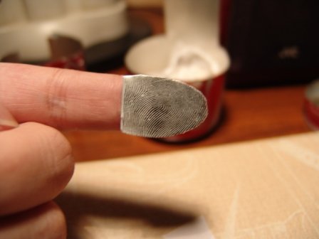 如何对付指纹打卡机