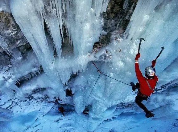 令人心痛！5人在攀登俄罗斯一火山途中遇难，为何外国人喜欢冒险？