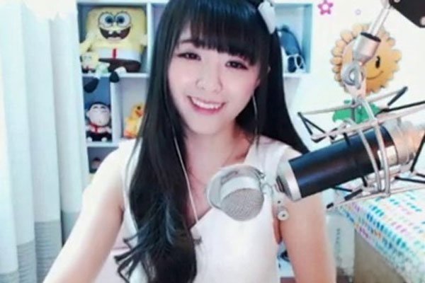 本兮的歌词暗示救救我怎么回事 留下的暗示和童可可什么关系