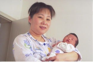 重庆一保姆大力拍打婴儿，警方介入！事件背后暴露出了该行业的哪些乱象？