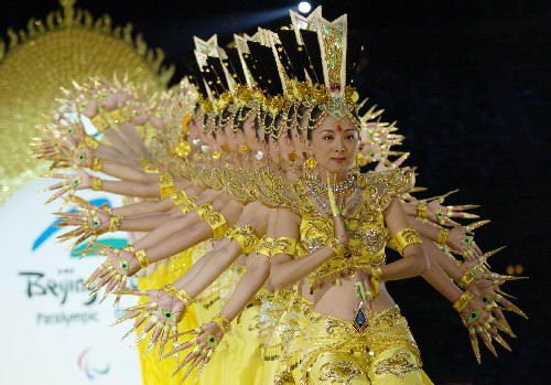 2004年雅典奥残会上闭幕式上中国艺术家表演的舞蹈什么惊艳了全世界？