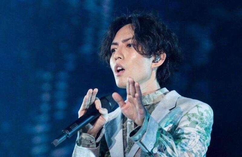 或许只有你懂得我所以你没逃脱，一边在泪流一边小声的说多么爱我？这首歌叫啥？