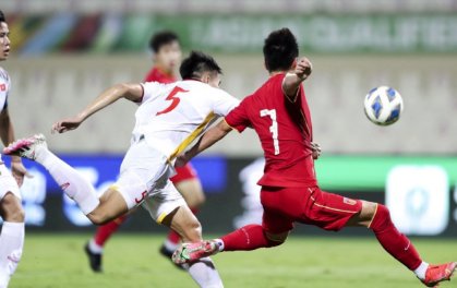 武磊当选国足3-2越南全场最佳，他的表现是否可以担得起亚洲球王的称号？