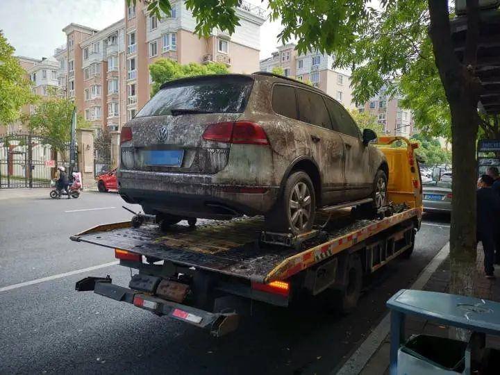 停车两年欠费5万的车主回应了，这究竟是怎么回事？