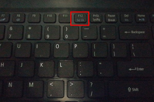 为什么按下键盘上的右键就会整体向右移动？